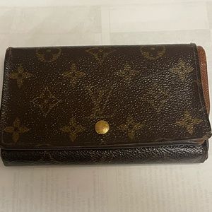 AUTHENTIC Louis Vuitton Monogram Porte
Monnaie Billets Tresor Bifold Wallet